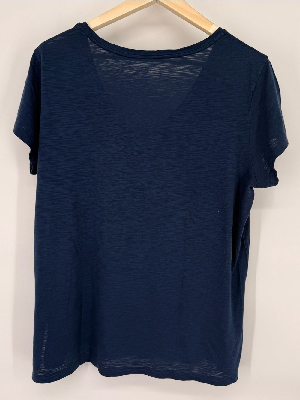 Lilly Pulitzer 100% Pima Cotton Women's Navy V-Neck Pocket Tee Size XL - Picture 2 of 10